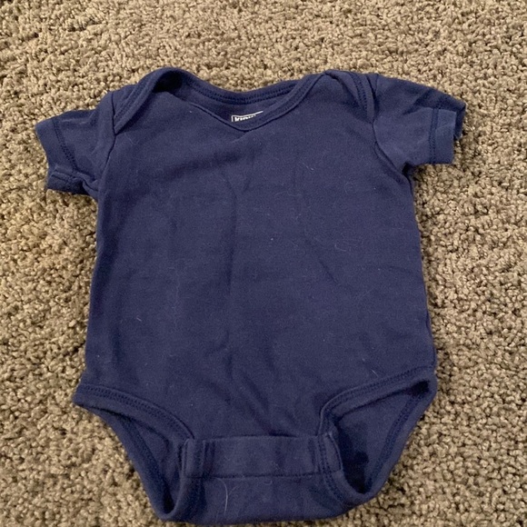 0-3m Kirkland boys navy blue shirt sleeve bodysuit - Picture 1 of 2